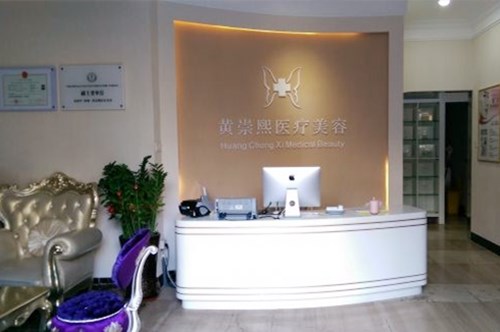 深圳微晶磨削去木偶纹美容医院大型正规口碑排行十强大公开！深圳美南华黄崇熙医疗美容医院口碑和技术大不一样